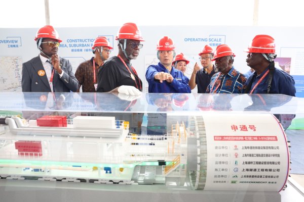 牛策略 百位外宾参访上海工程，非洲工程师点赞：“这是世界上最棒的城市轨道交通”